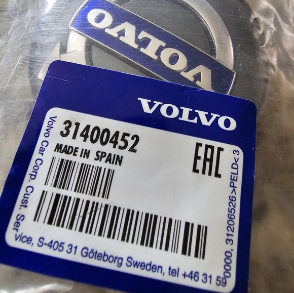 2 pc ●VOLVO wheel caps - Picture 2 of 3